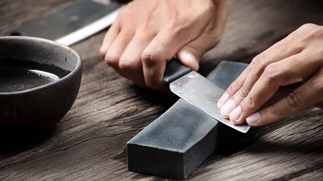 Afie facas cegas em 1 minuto com papel alumínio