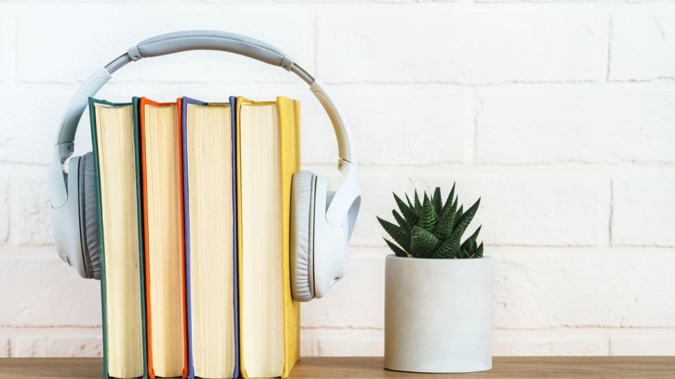 Nem e-book, nem livro físico: a leitura que está conquistando jovens