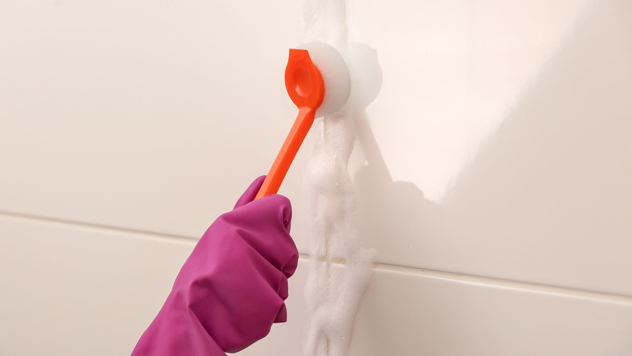 O segredo para se livrar da sujeira nos azulejos do banheiro