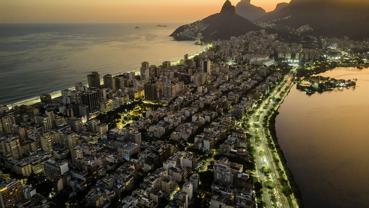 O Leblon é reconhecido amplamente como um marco de sofisticação no Rio de Janeiro, reunindo características que o distinguem de outros bairros da cidade