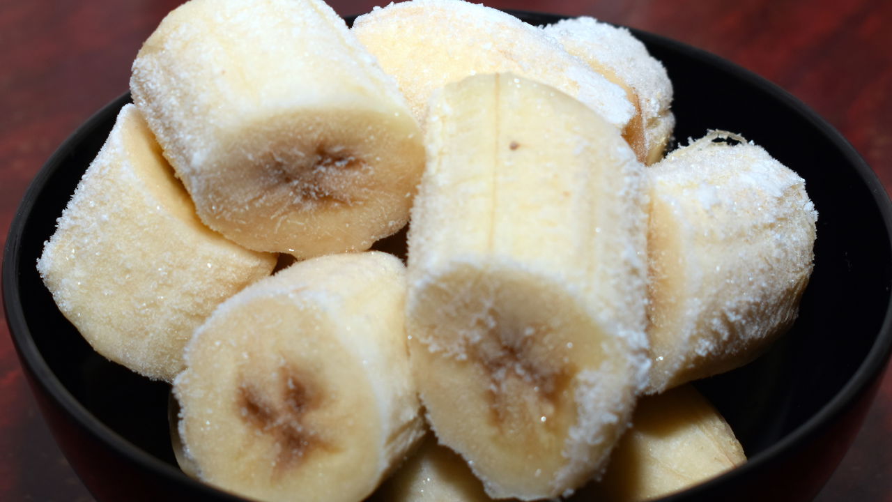 Bananas ficam frescas por semanas e não escurecem se forem guardadas com este objeto caseiro