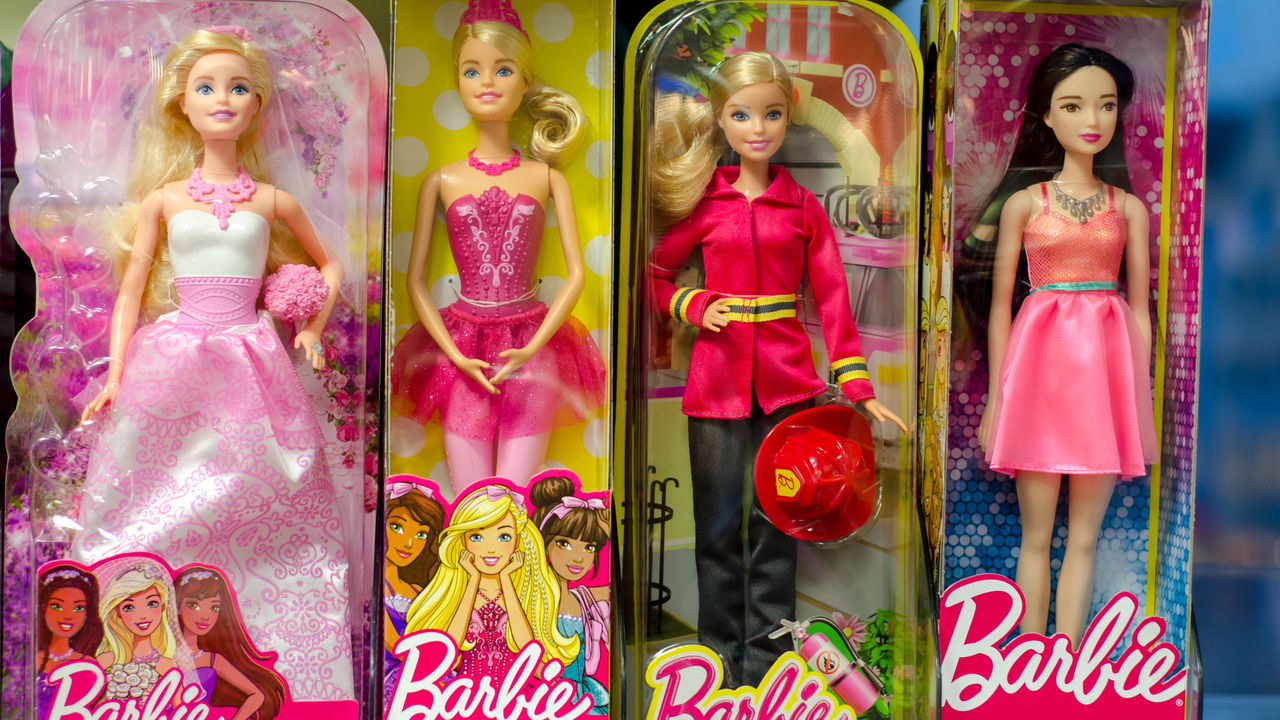 Quem foram as estilistas que deram vida as roupas da Barbie
