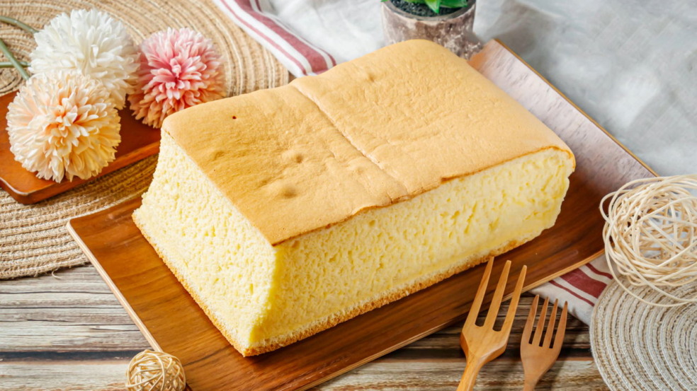 Bolo nuvem com massa fofinha usando apenas 2 ingredientes