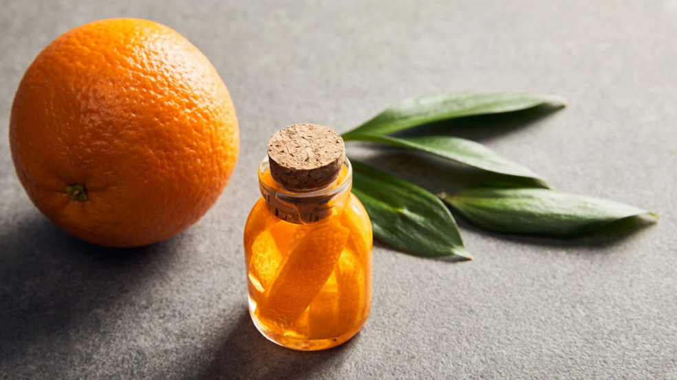 O truque simples com casca de laranja tem chamado atenção de quem busca deixar a casa cheirosa sem recorrer a produtos industriais
