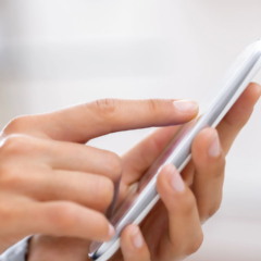 Seu celular pode ficar mais sujo que o banheiro se você não limpá-lo