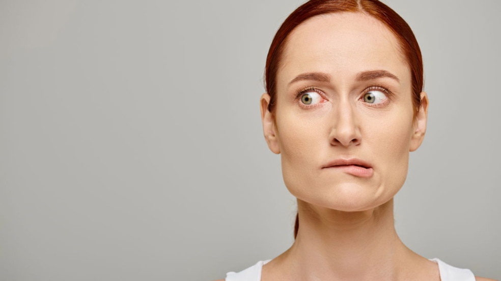 O que significa desviar o olhar enquanto alguém fala, de acordo com a psicologia