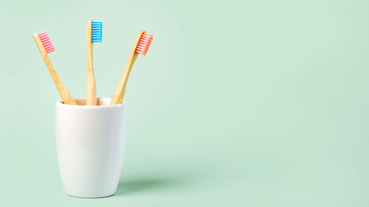 A escova de dente é um dos itens mais perigosos do banheiro