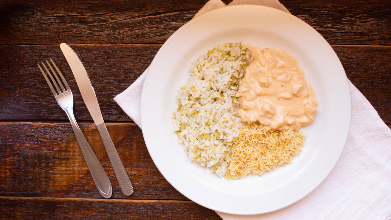 Estrogonofe de frango sem creme de leite: receita cremosa e prática de fazer