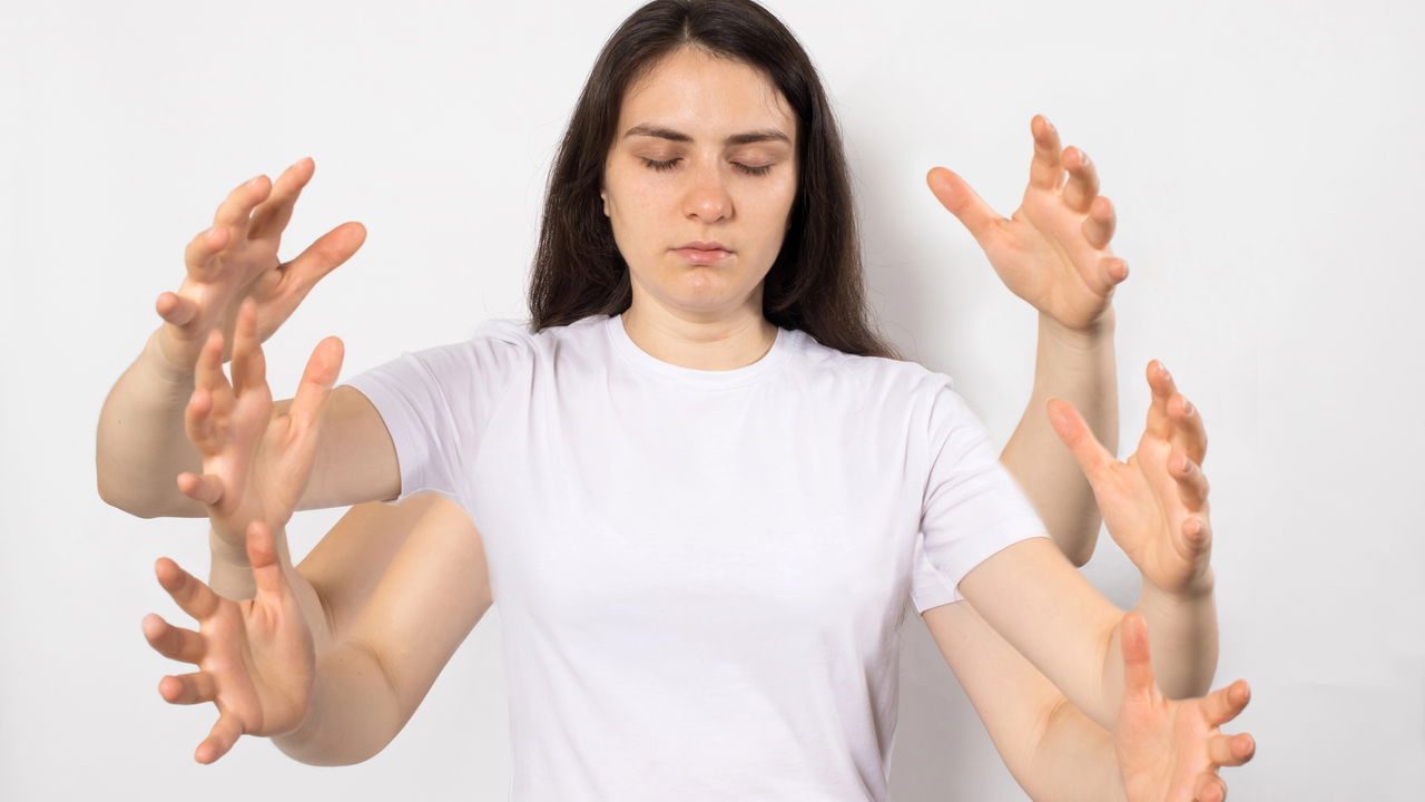 Fechar os olhos e perceber figuras antes de dormir é uma experiência comum, mas poucos sabem o que ela realmente representa