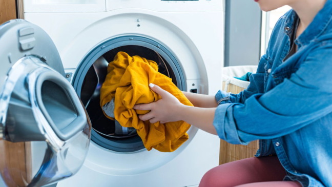 Por que as roupas não ficam com cheiro de amaciante depois da lavagem? Erros a evitar