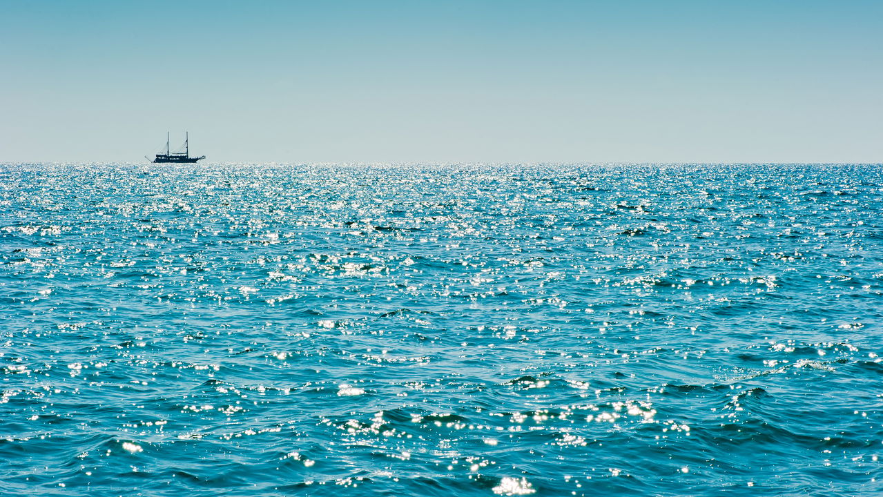 Nem céu, nem areia: o que realmente define a cor do mar