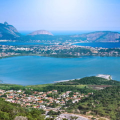 Os miradouros de Niterói atraem visitantes interessados nas paisagens únicas que só a cidade do outro lado da Baía de Guanabara pode oferecer