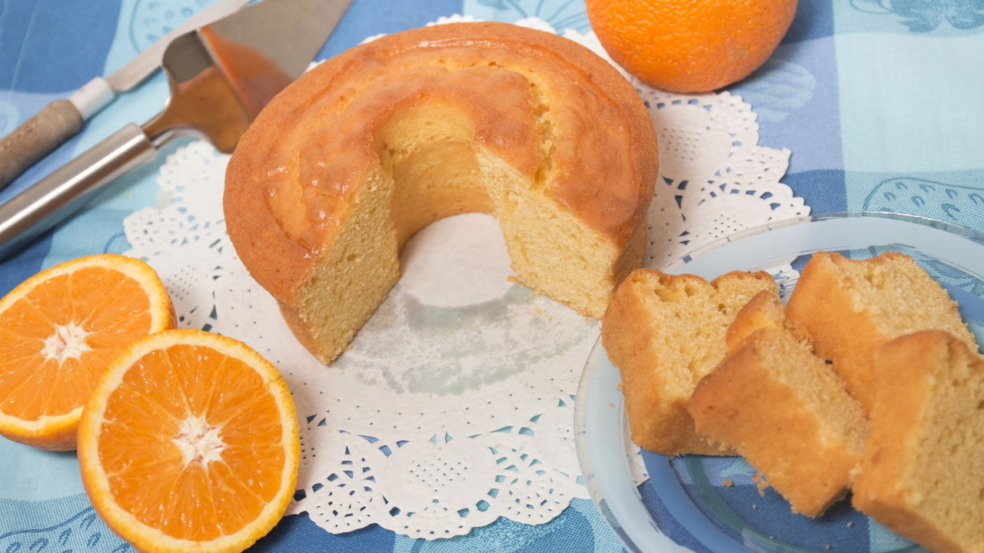 Bolo de laranja sem farinha e sem açúcar com uma receita simples