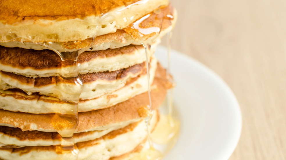 A receita mais simples de panquecas com mel