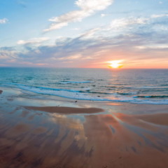Localizar uma praia isolada e intocada próxima a Niterói pode transformar qualquer fim de semana em um verdadeiro refúgio de tranquilidade