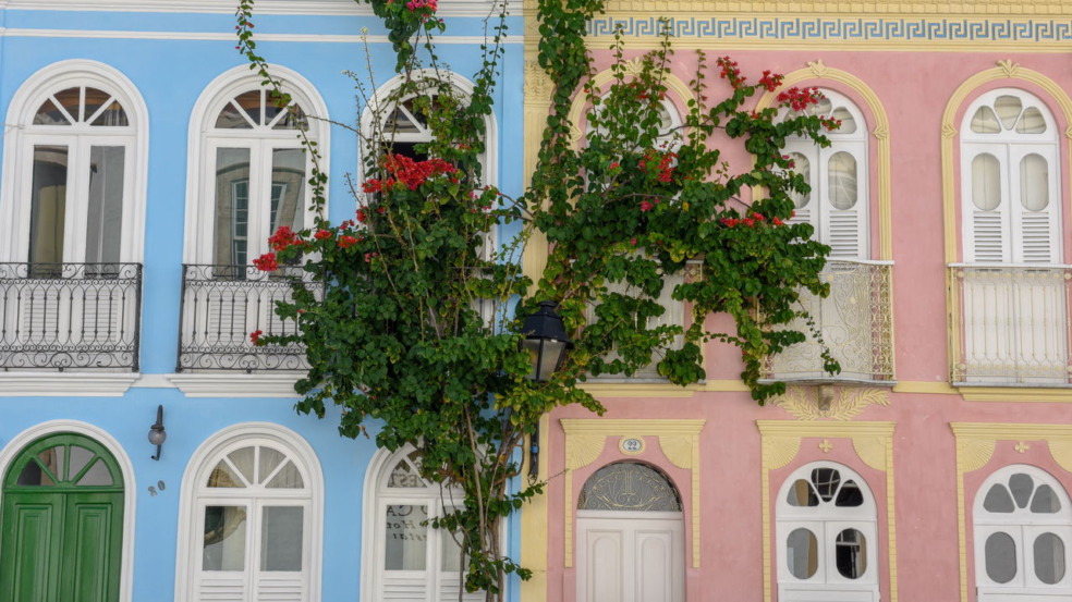 Explorar o Pelourinho em Salvador, no Estado da Bahia, vai muito além de uma visita turística.