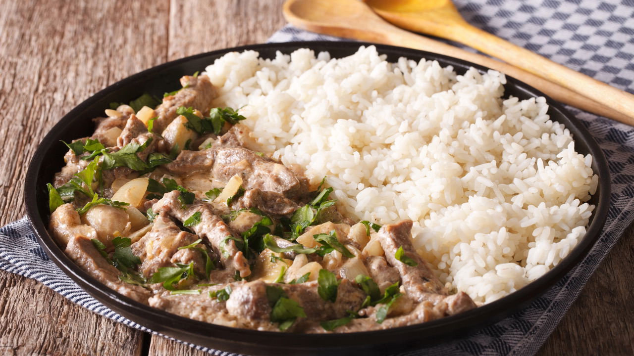 Estrogonofe de frango sem creme de leite: receita cremosa e prática de fazer