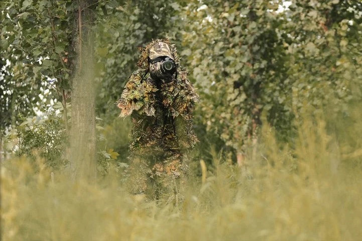 Imagem ilustrativa de uma roupa ghillie | Reprodução Imagem ilustrativa de uma roupa ghillie | Reprodução