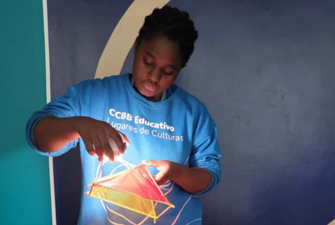 LABORATÓRIO DE ARTE - GEOMETRIAS DA LUZ