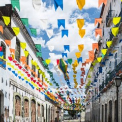 Caminhar entre as construções antigas dessa cidade é como voltar séculos na história