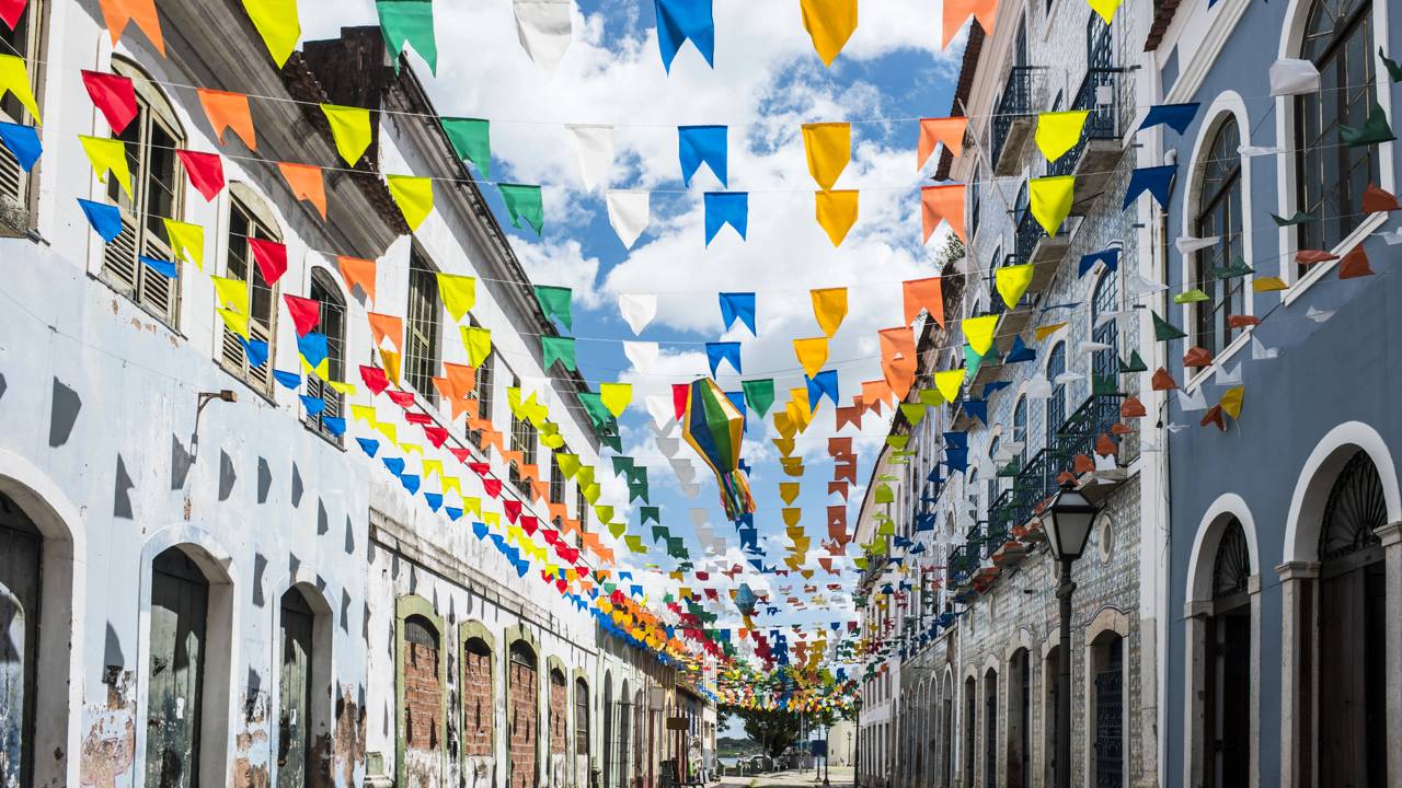 Caminhar entre as construções antigas dessa cidade é como voltar séculos na história