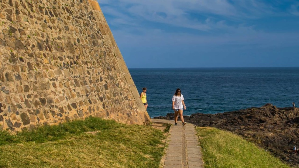 Um cenário onde o tempo desacelera e o fim de tarde vira espetáculo Um cenário onde o tempo desacelera e o fim de tarde vira espetáculo