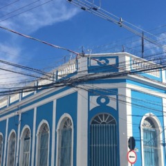 Localizado no coração do Mato Grosso, o centro histórico de Cuiabá atrai visitantes interessados em desvendar um cenário repleto de construções antigas, casarões coloniais de cores vibrantes e referências marcantes ao ciclo do ouro, preservando uma atmosfera única dos tempos do Brasil Colonial.