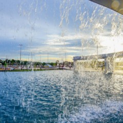 Entre ruas antigas e prédios modernos, há algo ali que chama atenção de longe Entre ruas antigas e prédios modernos, há algo ali que chama atenção de longe