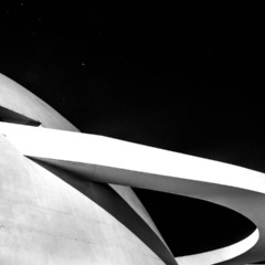 Veja como explorar a arquitetura e história do coração de Brasília