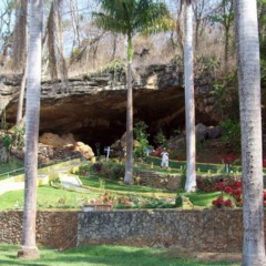 As grutas impressionantes de Maquiné situadas em Cordisburgo, Minas Gerais, destacam-se como verdadeiros tesouros naturais do Brasil, combinando beleza cênica e importância científica