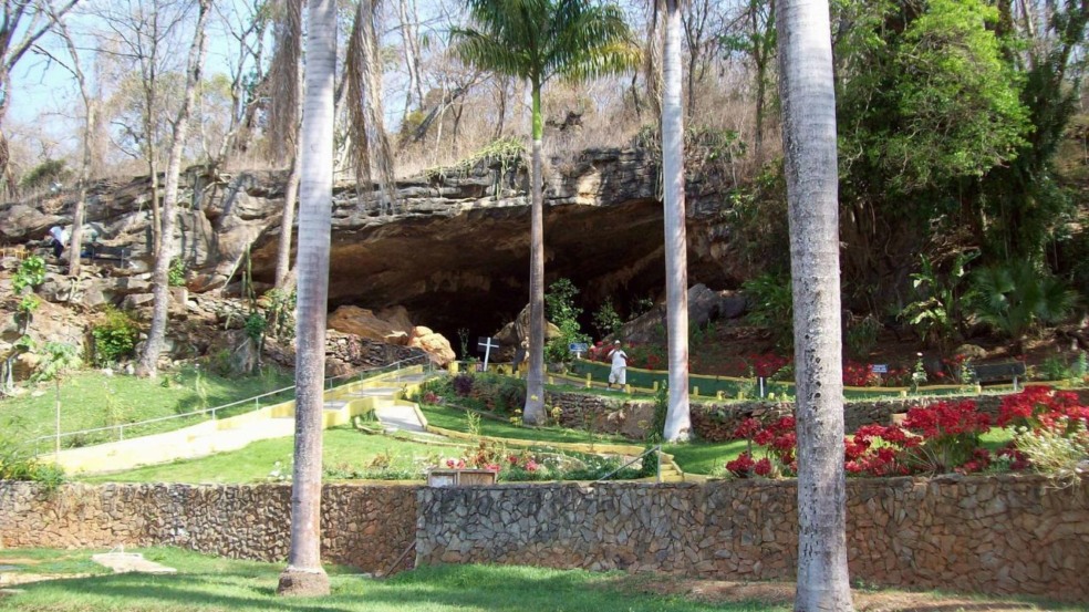 As grutas impressionantes de Maquiné situadas em Cordisburgo, Minas Gerais, destacam-se como verdadeiros tesouros naturais do Brasil, combinando beleza cênica e importância científica As grutas impressionantes de Maquiné situadas em Cordisburgo, Minas Gerais, destacam-se como verdadeiros tesouros naturais do Brasil, combinando beleza cênica e importância científica