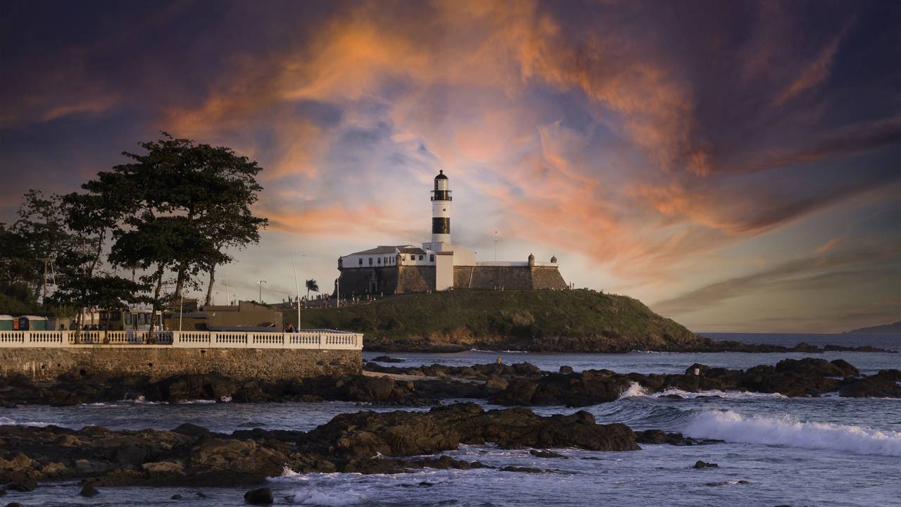 Um cenário onde o tempo desacelera e o fim de tarde vira espetáculo