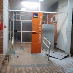 Megaoperação no Rio de Janeiro encontra provas de explosões a caixas e tráfico de carros Megaoperação no Rio de Janeiro encontra provas de explosões a caixas e tráfico de carros