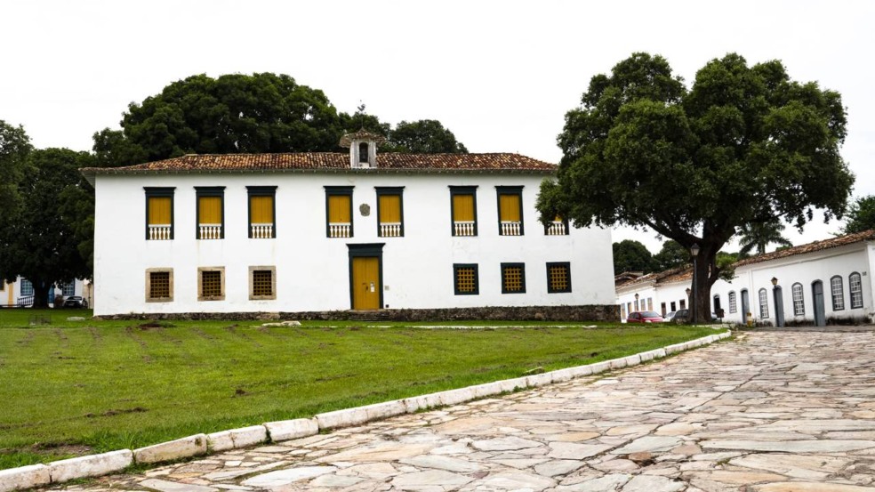 Conhecer a Cidade de Goiás é embarcar em uma viagem por ruas de pedra, casarões coloniais e uma atmosfera preservada que fez o centro histórico ser reconhecido como Patrimônio Mundial da UNESCO