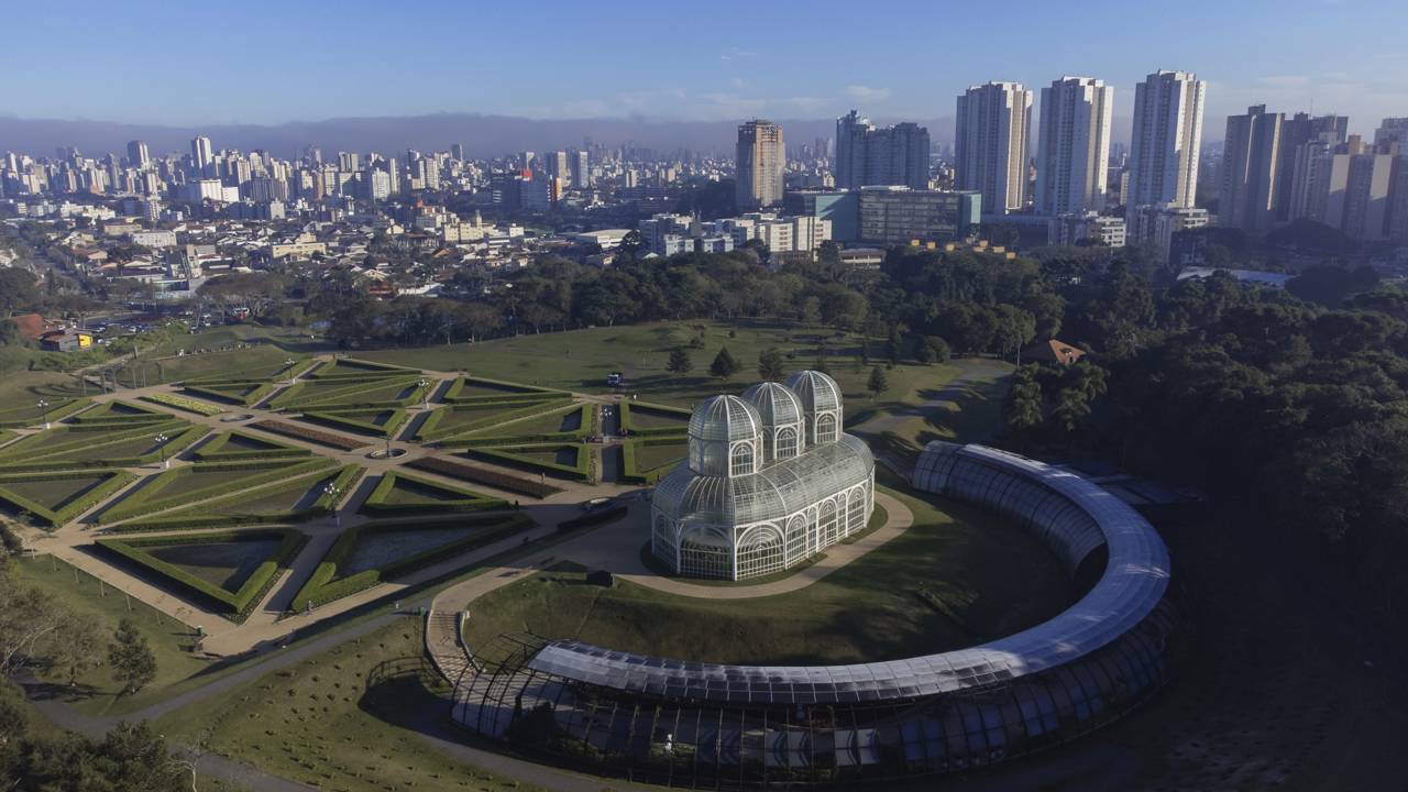 Jardim Botânico de Curitiba é referência entre os parques urbanos do Estado do Paraná, conquistando milhares de visitantes todos os anos