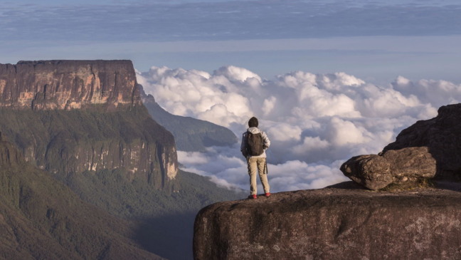 O Monte Roraima fascina aventureiros e estudiosos com suas paisagens únicas e lendas de mistério que cruzam o Estado de Roraima