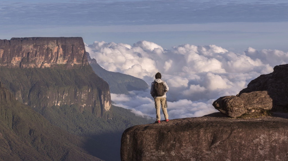 O Monte Roraima fascina aventureiros e estudiosos com suas paisagens únicas e lendas de mistério que cruzam o Estado de Roraima