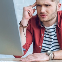 Durante o dormir, algumas pessoas relatam a sensação de sentir o corpo travar, uma experiência marcada por incapacidade temporária de se mover ou falar, geralmente ao adormecer ou acordar