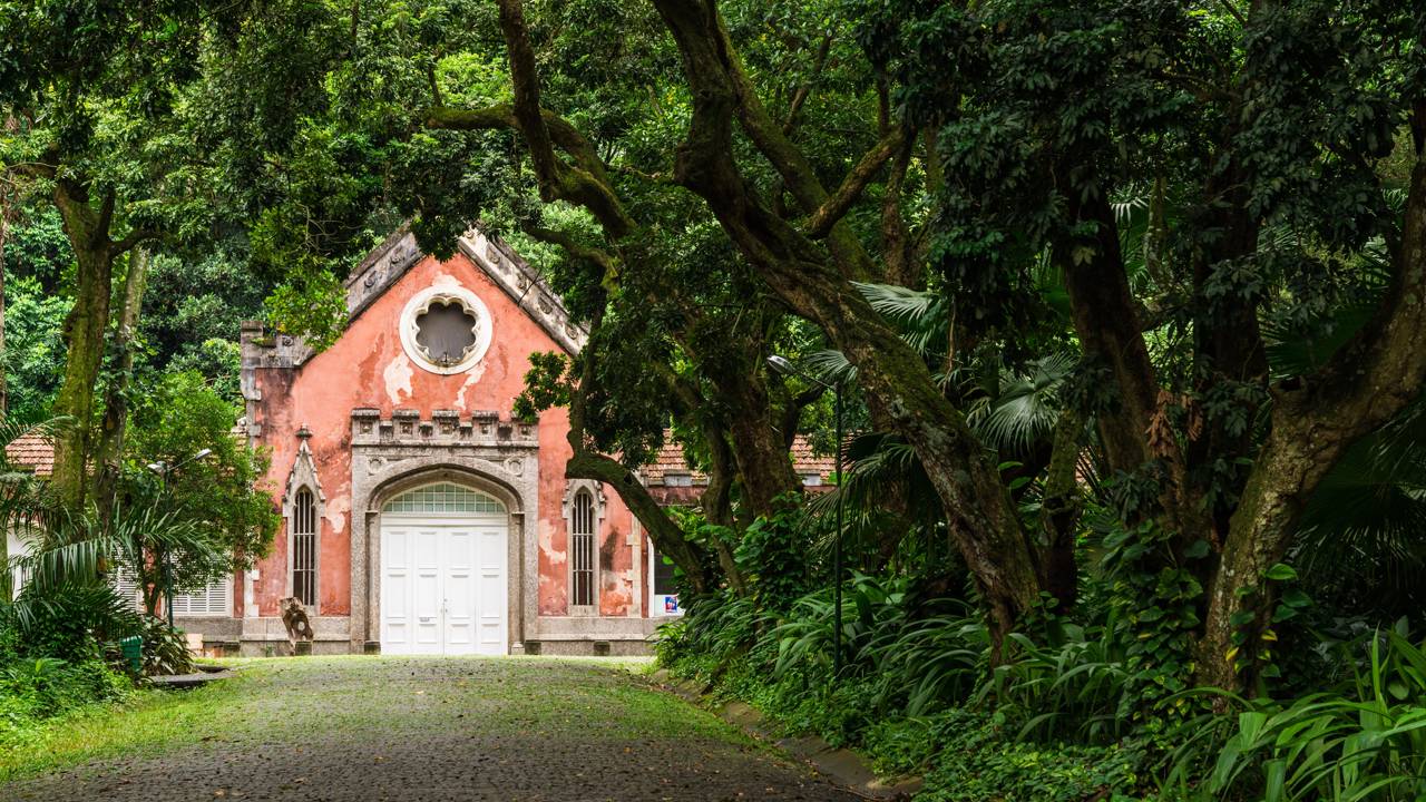 Essa visita encanta quem gosta de história, natureza e um toque de mistério