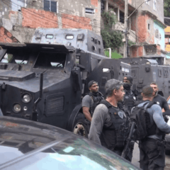 Rio de Janeiro: 2,5 mil agentes participam de ação contra o Comando Vermelho Rio de Janeiro: 2,5 mil agentes participam de ação contra o Comando Vermelho