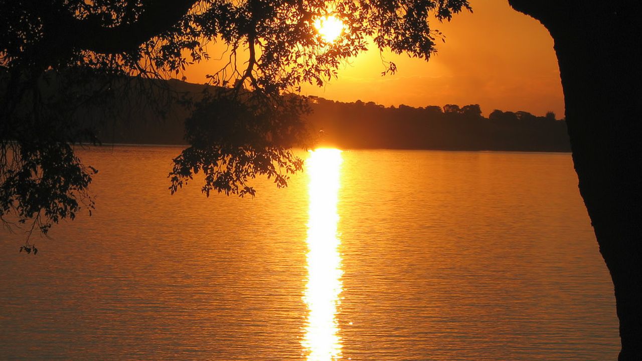 Navegar pelas águas tranquilas da Represa de Jurumirim, situada em Avaré, no interior do Estado de São Paulo, é uma experiência que atrai visitantes de diversas regiões do Brasil,