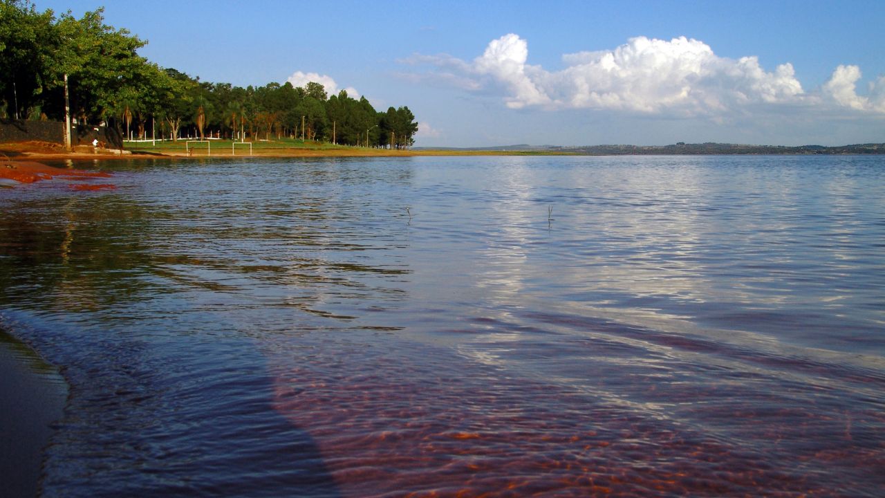 Navegar pelas águas tranquilas da Represa de Jurumirim, situada em Avaré, no interior do Estado de São Paulo, é uma experiência que atrai visitantes de diversas regiões do Brasil,