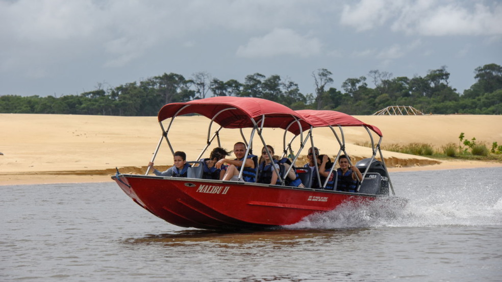 Explorar o Rio Preguiças proporciona uma imersão única nas paisagens naturais e culturais do estado do Maranhão