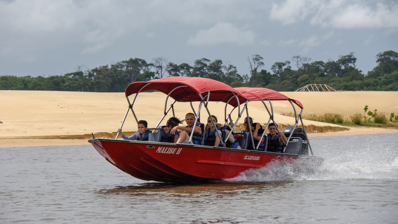 Explorar o Rio Preguiças proporciona uma imersão única nas paisagens naturais e culturais do estado do Maranhão