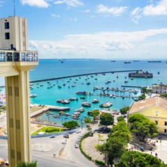 A cidade mais desejada de fevereiro no Brasil entrega um mar de tons surreais e sol absoluto