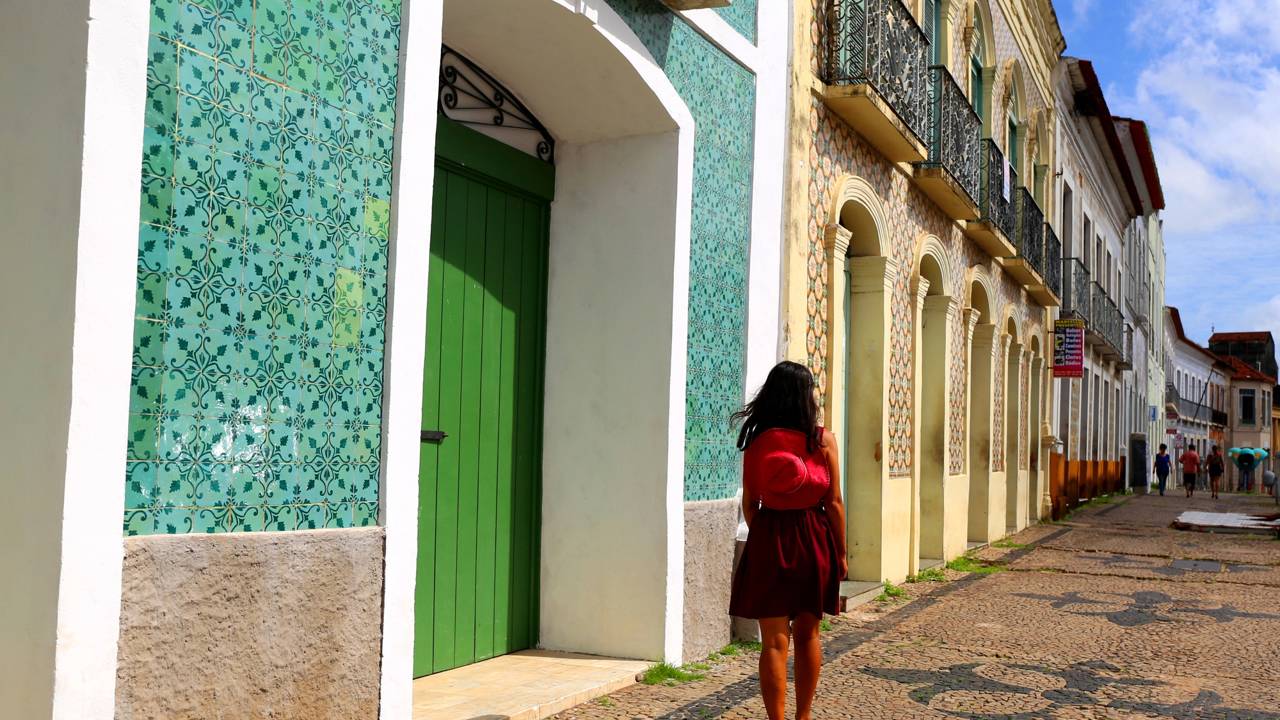 No coração de São Luís, capital do Maranhão, está um dos maiores símbolos da diversidade cultural do Brasil, com suas ruas de paralelepípedos e casario histórico que revelam a heranç