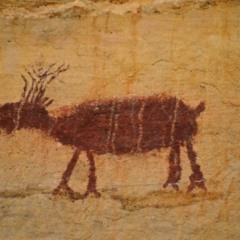 Em pleno sertão nordestino, no Estado do Piauí, encontra-se o Sítio Arqueológico de Serra da Capivara, considerado um dos mais significativos testemunhos da presença humana na América do Su