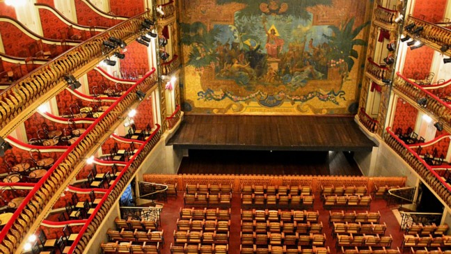 Localizado no coração da capital paraense, o Theatro da Paz é uma das mais emblemáticas construções de Belém e figura entre os grandes marcos arquitetônicos do Brasil, refletindo a opulência do ciclo da borracha e atraindo olhares atentos tanto de moradores quanto de visitantes desde sua inauguração, em 1878. Localizado no coração da capital paraense, o Theatro da Paz é uma das mais emblemáticas construções de Belém e figura entre os grandes marcos arquitetônicos do Brasil, refletindo a opulência do ciclo da borracha e atraindo olhares atentos tanto de moradores quanto de visitantes desde sua inauguração, em 1878.