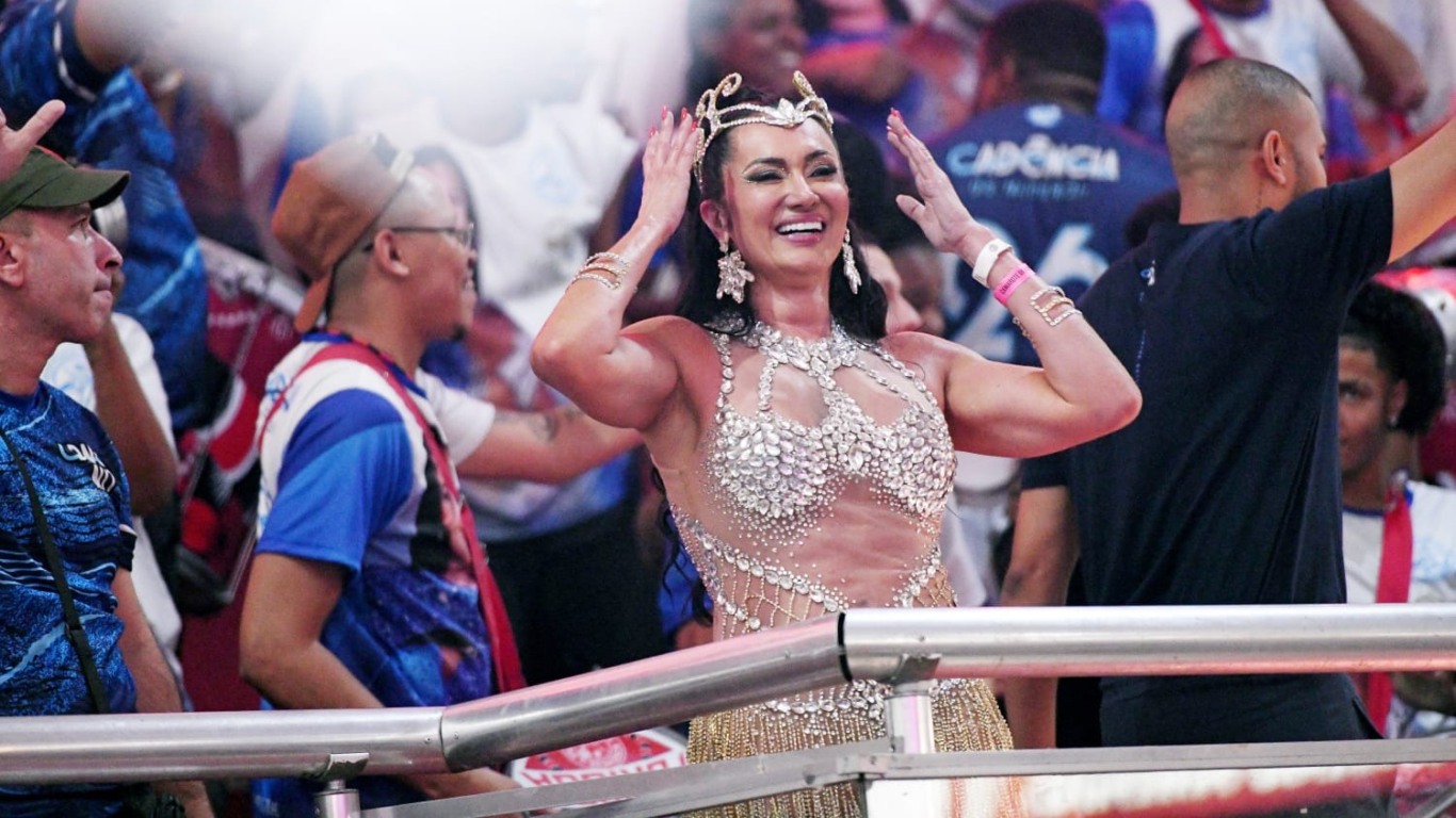 Rainha Vanessa Rangeli na quadra do Salgueiro