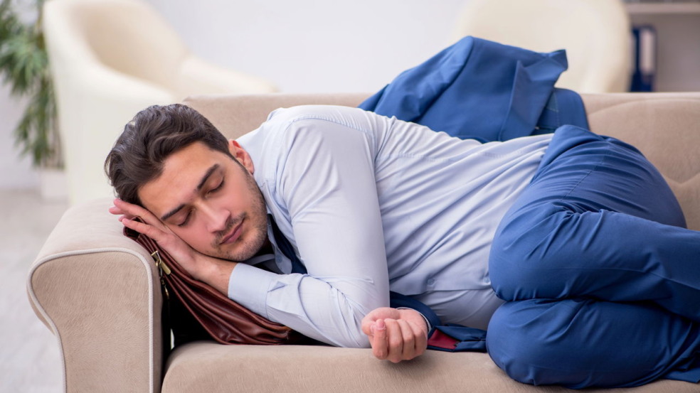 O que ninguém te conta sobre o sono depois do almoço
